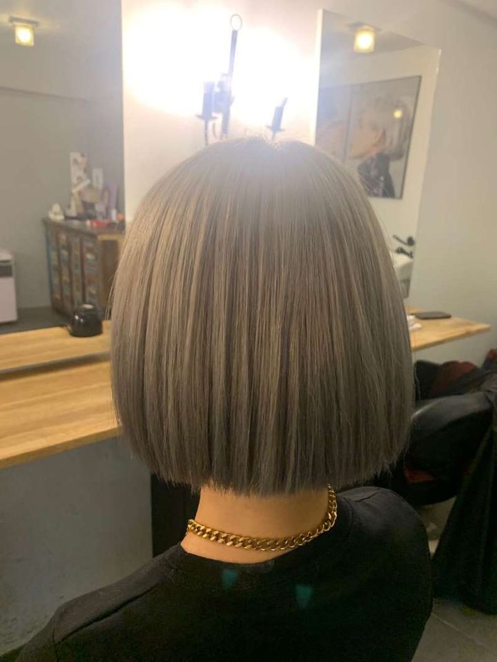 Coupe femme, shampooing et brushing, réalisation du salon