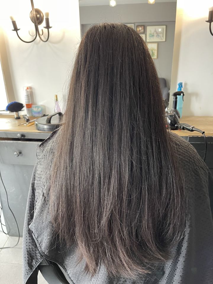 Shampooing et brushing, réalisation du salon